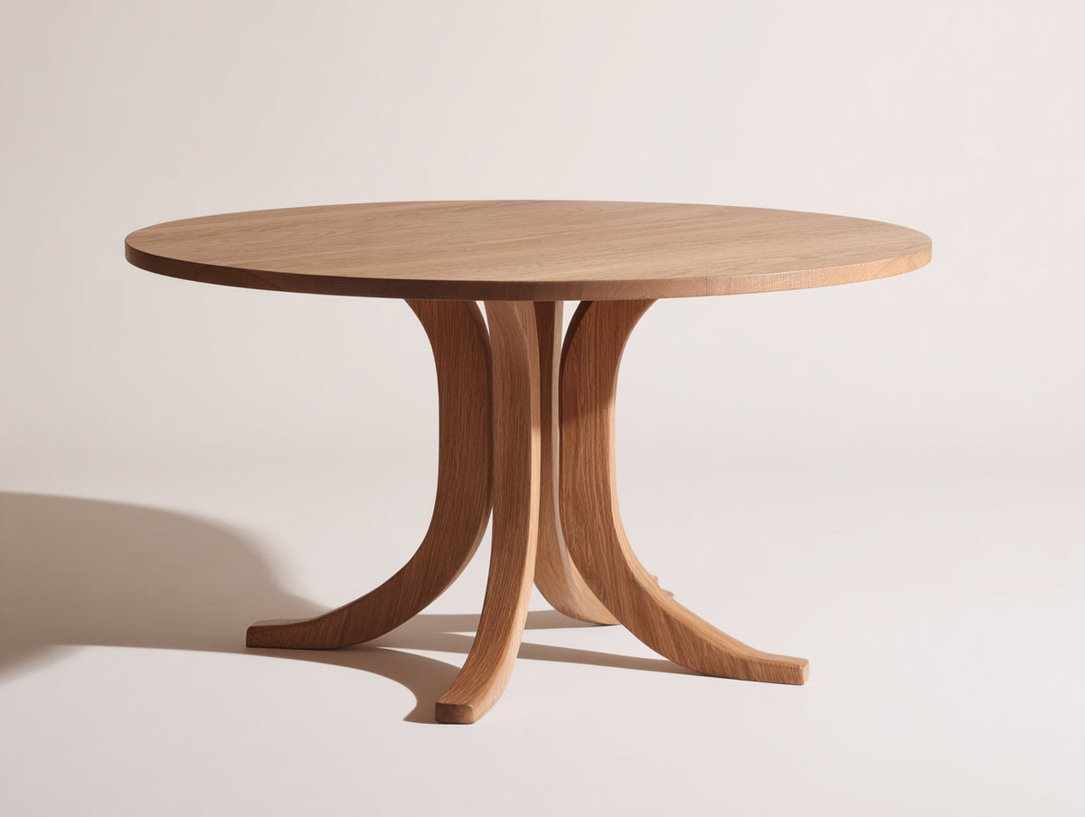Gartentisch Holz 180x180x75 cm - Natur - rundes Design mit geschwungenem Säulenfuß